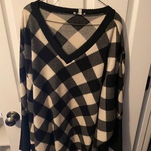 NWOT Black & White Poncho Sweatshirt White Birch XL